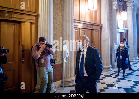 Washington, Stati Uniti d'America. 17 Nov 2020. Il senatore degli Stati Uniti Lindsey Graham (repubblicano della Carolina del Sud) arriva al Campidoglio degli Stati Uniti per un voto a Washington, DC, martedì 17 novembre 2020. Credit: Rod Lamkey/CNP | Usage worldwide Credit: dpa/Alamy Live News Foto Stock