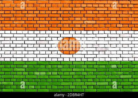 Bandiera del Niger dipinta su un muro di mattoni Foto Stock