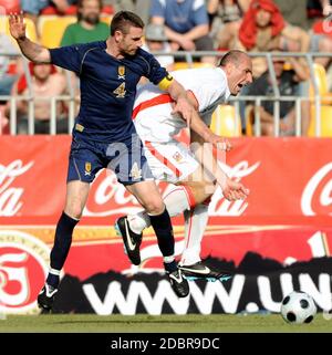 Praga, Repubblica Ceca. Il 30 maggio 2008. Partita amichevole repubblica ceca vs Scozia, 3:1, 30 maggio 2008, Praga, CZE. La Repubblica ceca è Jan KOLLER (R) combatte per una sfera con Stephen McManus (L) dalla Scozia durante la loro cordiale soccer match in AXA arena, a Praga il 30 maggio 2008./PSPA/Slavek Ruta Credito: Slavek Ruta/ZUMA filo/Alamy Live News Foto Stock