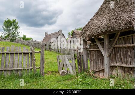 Plimoth Plantation a Plymouth, Massachusetts. Questo museo all'aperto riproduce l'insediamento originale dove il primo ringraziamento potrebbe essere stato tenuto nel 1621. Foto Stock