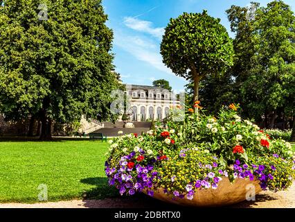 Fulda, Germania - il giardino del castello - oasi verde nel cuore della città. Foto Stock