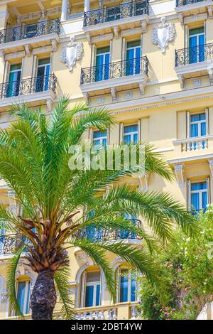 Vista sulla storica architettura in Monte Carlo, Monaco in una giornata di sole. Foto Stock