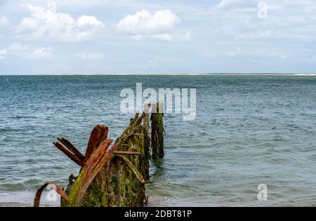 Vecchia groyne di acciaio Foto Stock