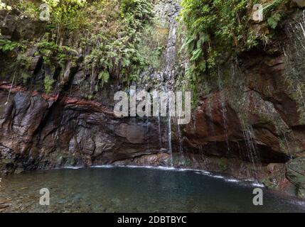 Ultima cascata del venticinque Fontane Levada sentiero escursionistico, Madeira Portogallo Foto Stock