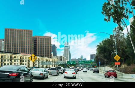 Il traffico in 110 freeway in Los Angeles, California Foto Stock