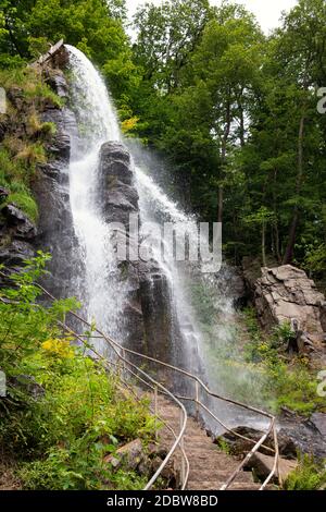 Visita alla cascata Trusetal in estate Foto Stock