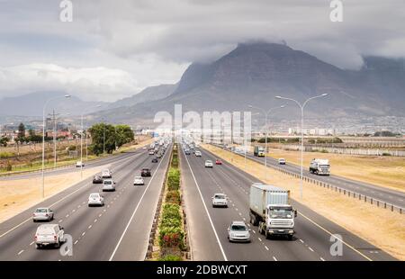 Di tipo "topdown" vista di una autostrada a Cape Town, Sud Africa Foto Stock