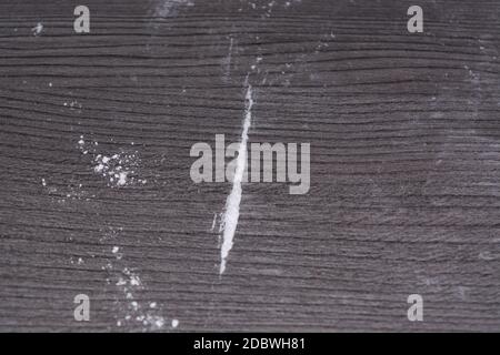 Abuso di sostanze, uso di droghe e polvere di cocaina da cecchino, primo piano Foto Stock