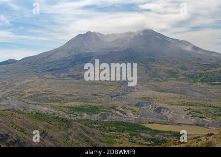 Monte St Helens in mattinata Haze a Mount St Helens Monumento Nazionale vulcanico a Washington Foto Stock