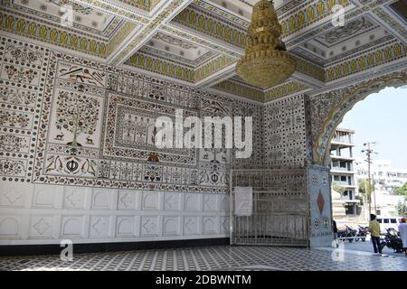Ingresso porta vista interna di Takhat Sachkhand Shri Hazur Abchalnagar Sahib, principale Gurudwara di Nandered e uno dei cinque alti posti di autorità del Foto Stock
