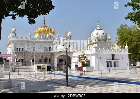 Facciata - Takhat Sachkhand Shri Hazur Abchalnagar Sahib, principale Gurudwara di Nendered e uno dei cinque alti seggi di autorità dei Sikh. Maharashtra Foto Stock