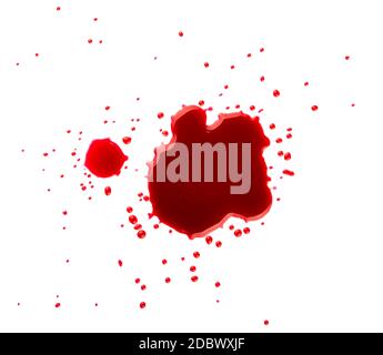 Primo piano vino rosso astratto macchie umide e gocce di blob isolate su sfondo bianco Foto Stock