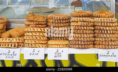 Koulouri greco bagel al venditore ambulante di Atene Foto Stock