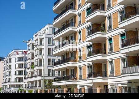 Moderno appartamento immobili visto a Berlino, Germania Foto Stock