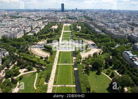 Champ de Mars, Parigi, Francia, catturato dalla Torre Eiffel Foto Stock