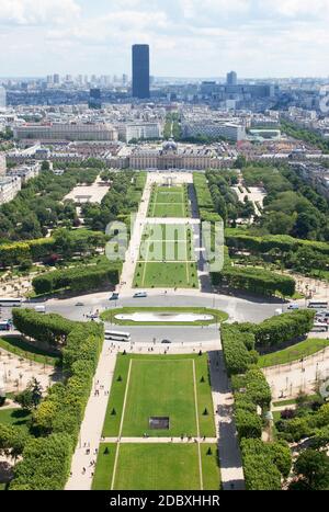 Champ de Mars, Parigi, Francia, catturato dalla Torre Eiffel Foto Stock