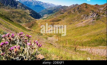 Vista del col du tourmalet nei Pirenei francesi Foto Stock