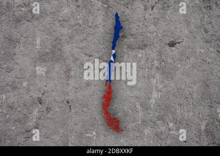 Mappa e bandiera del Cile su cemento intemperie Foto Stock
