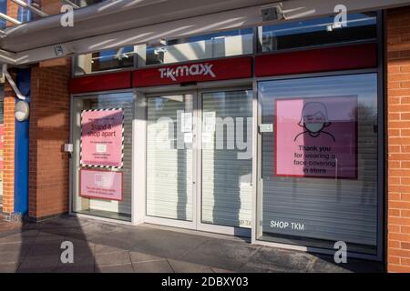 Leeds UK, 15 novembre 2020: Il negozio di fronte al negozio TK Maxx nel centro di Leeds, attualmente chiuso a causa della pandemia di blocco del covid britannico Foto Stock