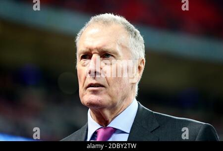 File photo datato 22-03-2019 dell'ex calciatore Geoff Hurst. Foto Stock