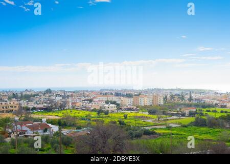 Skyline di Paphos nella giornata di sole, Cipro Foto Stock