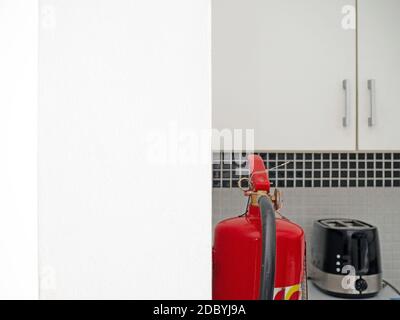 Immagine di estintori in cucina Foto Stock