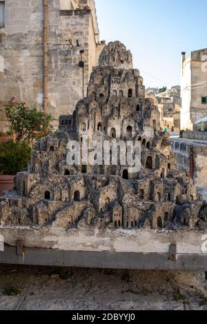 Matera, Italia - 15 Settembre 2019: modello Closeup dei Sassi di Matera - significato sassi di Matera che sono grotta preistorica abitazioni in Italia Foto Stock