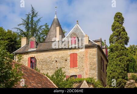 Limeuil, nella regione Dordogne-Périgord in Aquitaine, Francia. Borgo medievale con le case tipiche arroccato su una collina che si affaccia sulla confluenza di Foto Stock