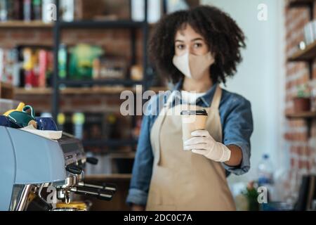 WOW, apertura del tuo caffè preferito dopo il blocco Foto Stock