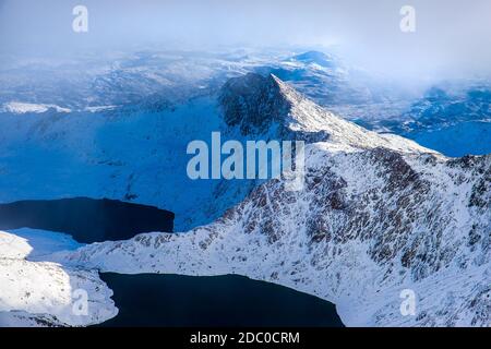 Lliwedd, parte del massiccio di Snowdon in condizioni invernali, Snowdonia, Galles del Nord, Regno Unito Foto Stock