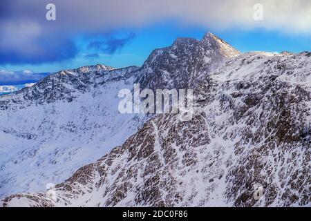 Lliwedd, parte del massiccio di Snowdon in condizioni invernali, Snowdonia, Galles del Nord, Regno Unito Foto Stock