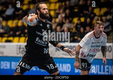 Silkeborg, Danimarca. 17 Nov 2020. Jesper Noddesbo (18) di Bjerringbro-Silkeborg visto nella partita di Pallamano danese della Lega maschile tra Bjerringbro-Silkeborg e Fredericia Handball alla JYSK Arena di Silkeborg. (Photo Credit: Gonzales Photo/Alamy Live News Foto Stock