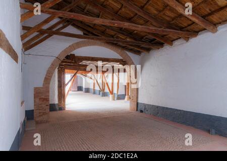 Vigas de madera en Villanueva de la Jara. Provincia di Cuenca. Castilla la Mancha. España. Conjunto histórico artístico. Foto Stock