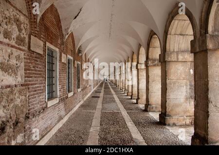 Un colonnato al Palazzo reale di Aranjuez, Spagna Foto Stock