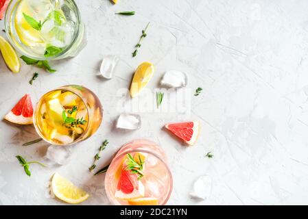 Bevande rinfrescanti estive con ghiaccio. Foto Stock