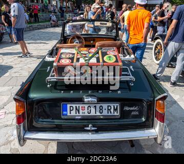 1964 Triumph Herald 1200 Sport convertibile. Auto retro con tetto aperto. Foto Stock
