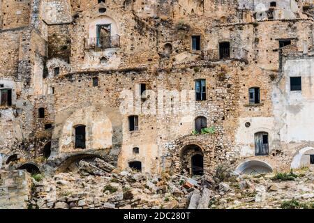 Rovine di Cracovia, città fantasma della provincia di Matera, Basilicata, Italia Foto Stock
