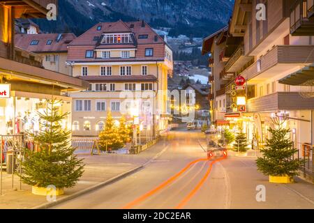 Dorfstrasse in Wengen, regione di Jungfrau, Oberland bernese, alpi svizzere, Svizzera, Europa Foto Stock