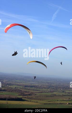 Velisti / appassionati di parapendio foto a Devils Dyke, che domina Fulking e vicino a Brighton in East Sussex, Regno Unito. Foto Stock