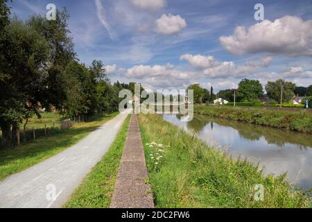 Vista sul fiume Dijle vicino alla città olandese Mechelen Foto Stock