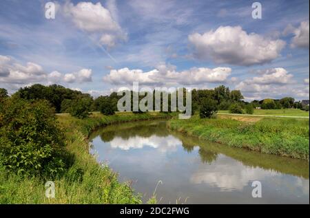 Vista sul fiume Dijle vicino alla città olandese Mechelen Foto Stock