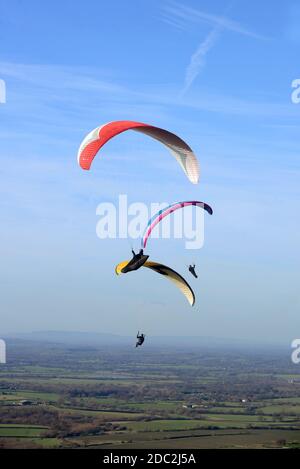 Velisti / appassionati di parapendio foto a Devils Dyke, che domina Fulking e vicino a Brighton in East Sussex, Regno Unito. Foto Stock