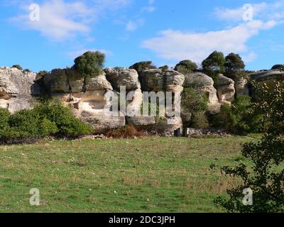 Rocce particolari nella campagna sarda vicino a Sassari, Italia Foto Stock