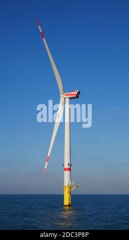 Turbine eoliche offshore in Geman North Sea offshore eolico farm Foto Stock