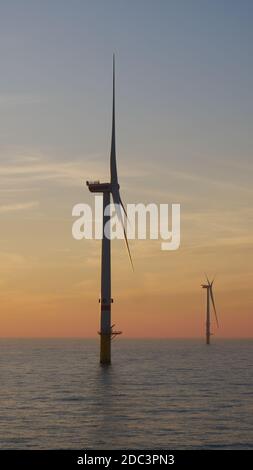 Turbine eoliche offshore in Geman North Sea offshore eolico farm Foto Stock