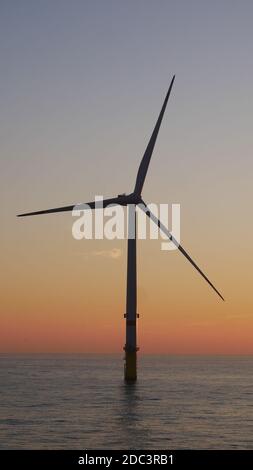 Turbine eoliche offshore in Geman North Sea offshore eolico farm Foto Stock