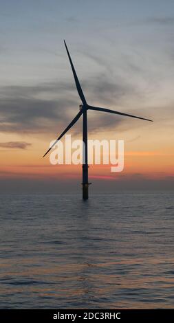 Turbine eoliche offshore in Geman North Sea offshore eolico farm Foto Stock