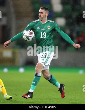 Michael Smith dell'Irlanda del Nord durante la partita della UEFA Nations League al Windsor Park, Belfast. Foto Stock