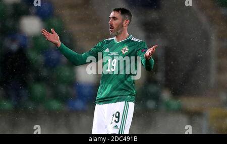 Michael Smith dell'Irlanda del Nord durante la partita della UEFA Nations League al Windsor Park, Belfast. Foto Stock