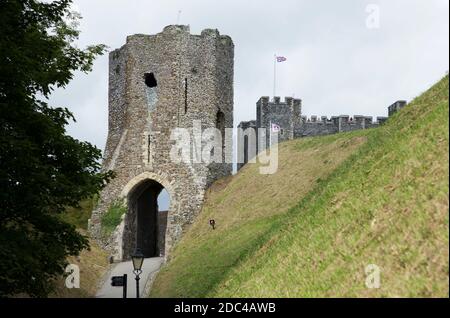 Colton's Gate. La torre ottagonale fu costruita all'inizio del XIII secolo e fornì l'accesso al Bailey medio. Dover Castle, dover, Kent. REGNO UNITO. (121) Foto Stock